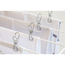 Load image into Gallery viewer, Wombat Eco Laundry Drying Set (Dryer Balls &amp; Pegs)